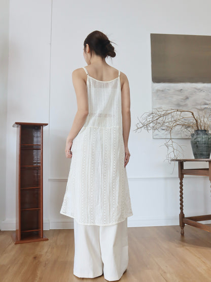IRIS SLEEVELES LONG TOP