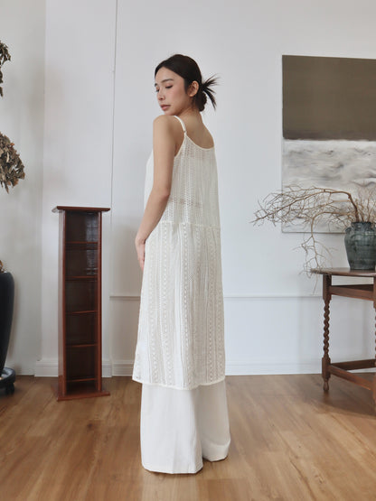 IRIS SLEEVELES LONG TOP